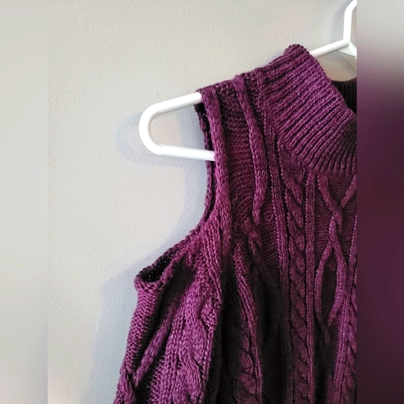 Knit cold shoulder tops - Picture 2 of 3